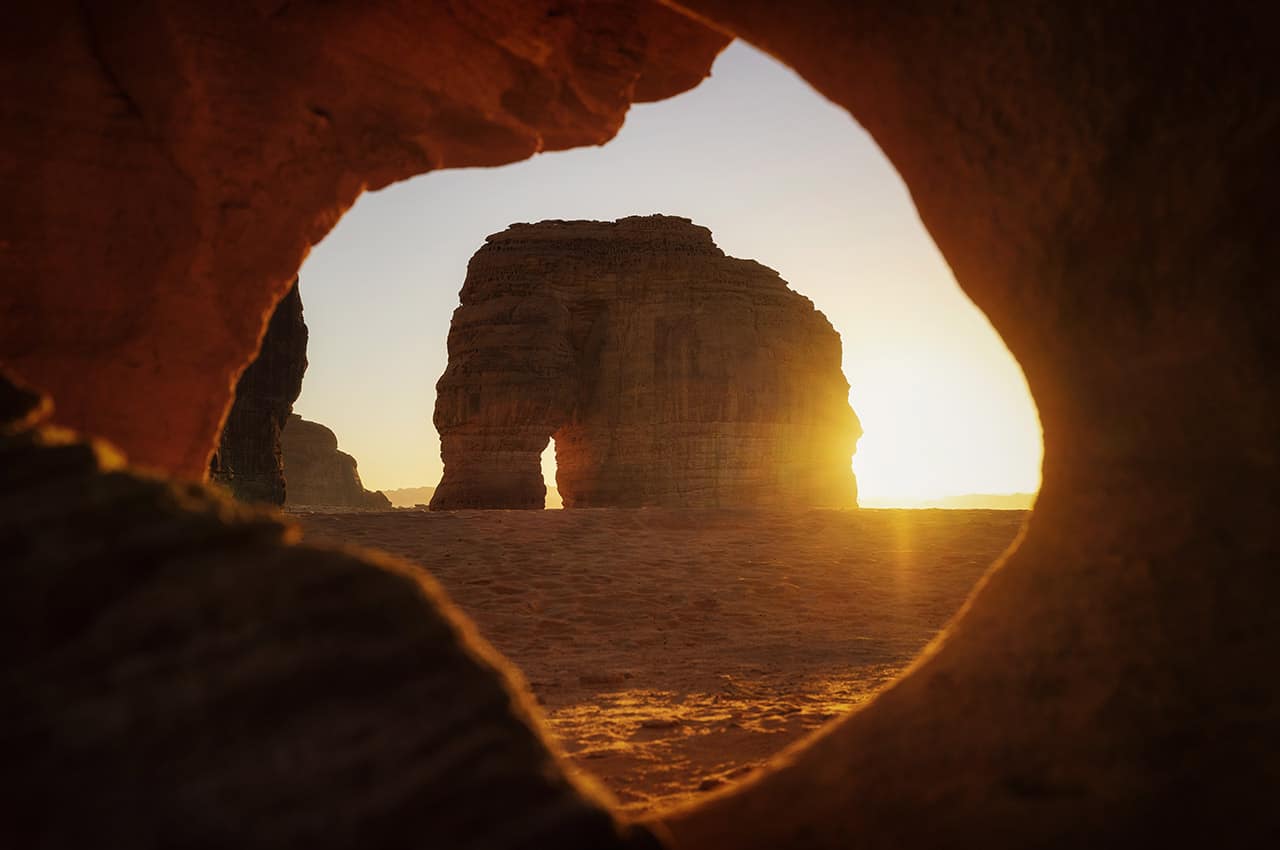 Arabia saudita elephant rock alula shutterstock