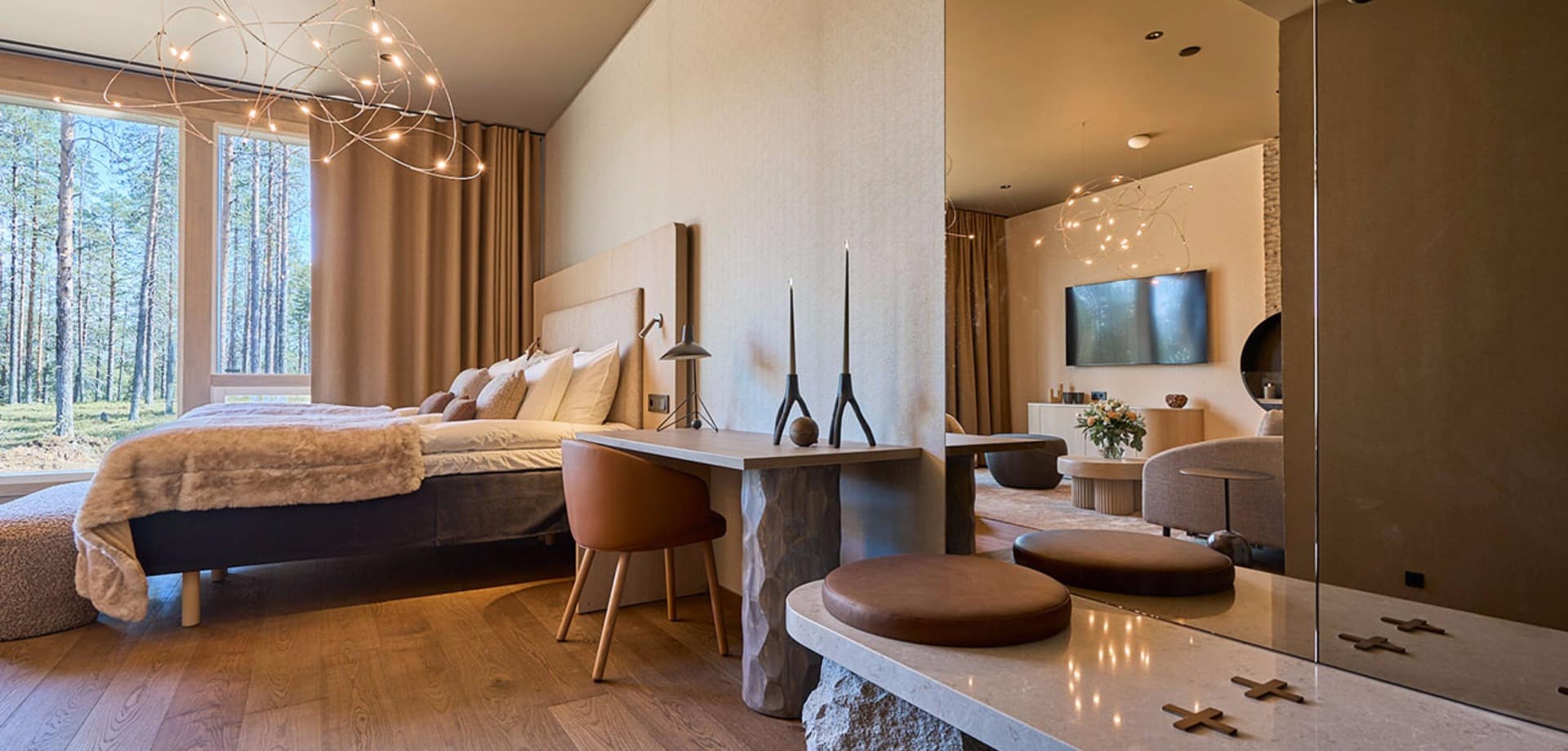 Balder luxury lodge finlandia laponia bed mirror