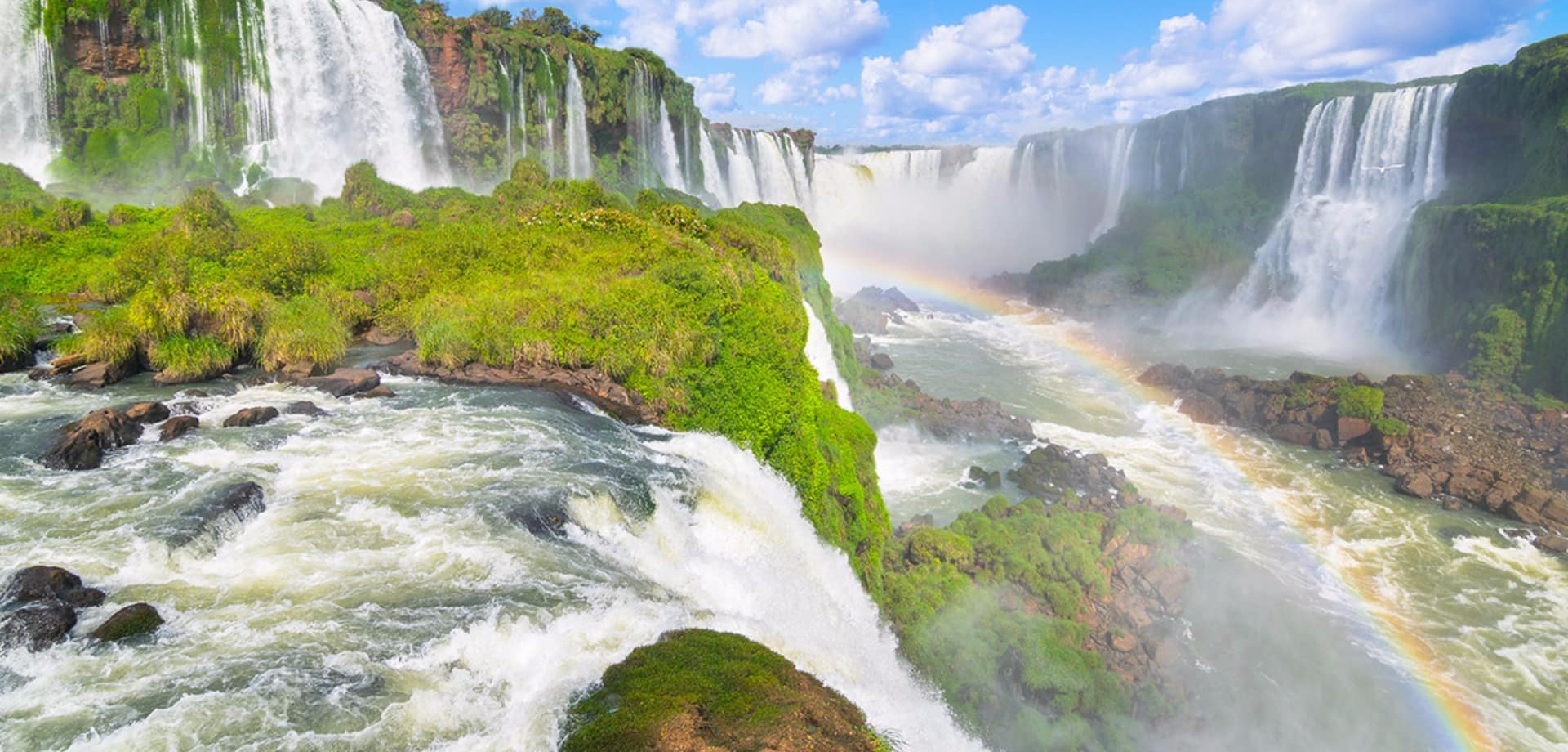 Cataratas do iguacu com arcoiris parana brasil