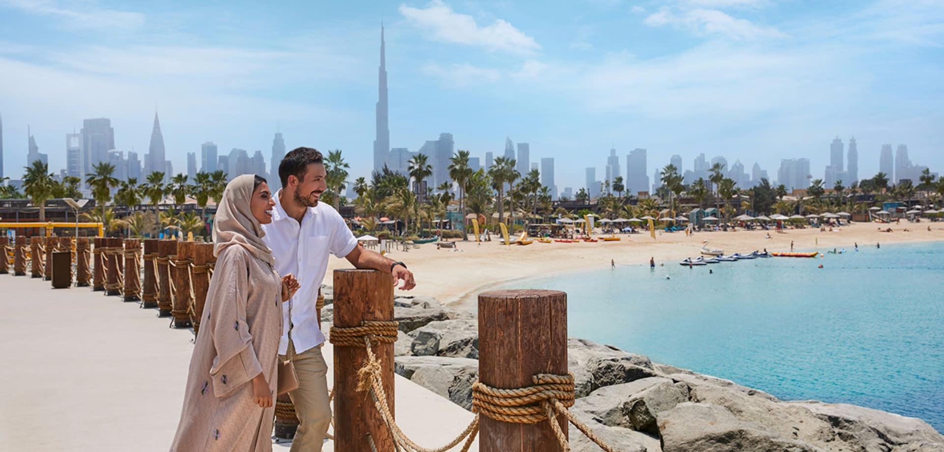 Emirados arabes dubai casal skyline