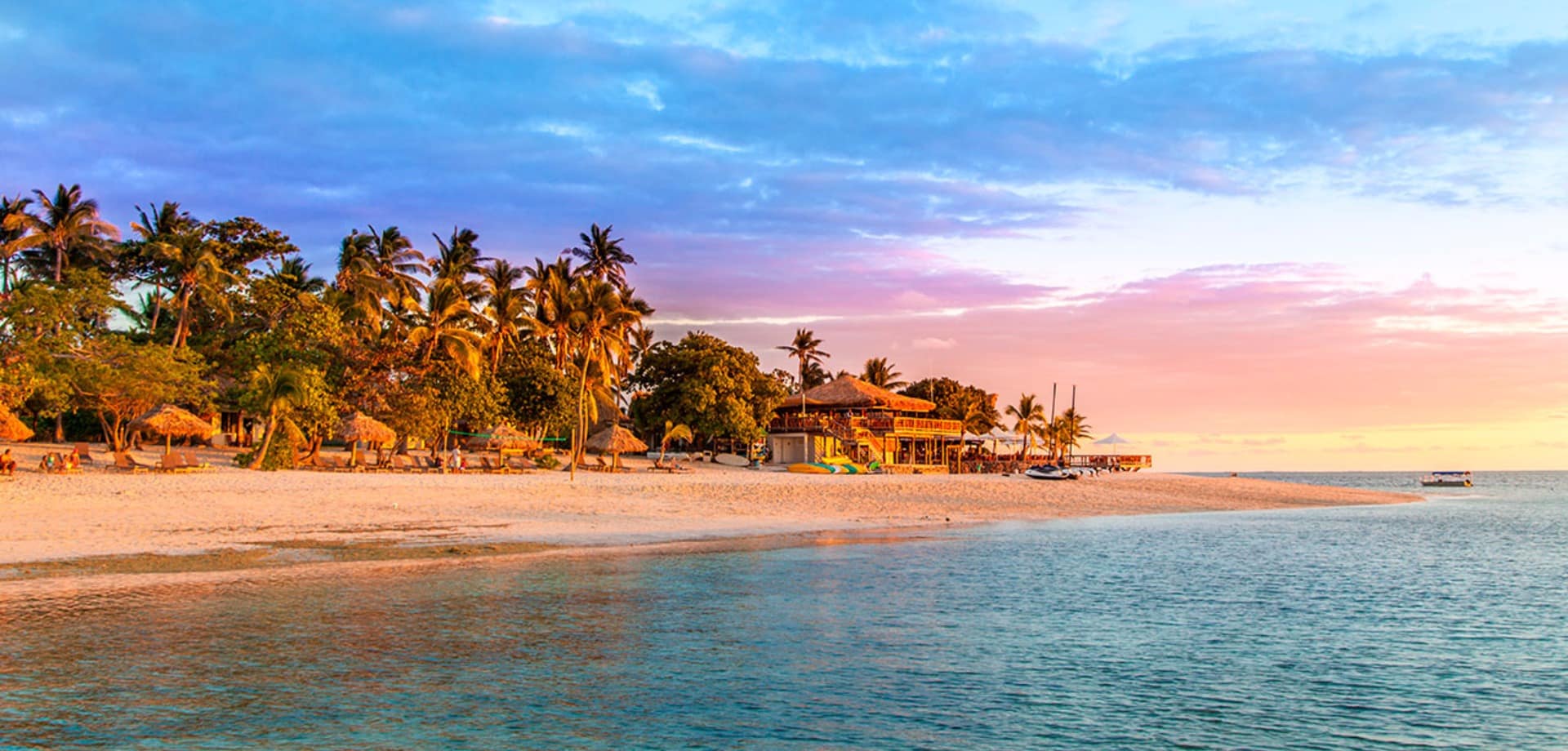 Fijian sunset the magical mamanuca islands in fiji are just stunning
