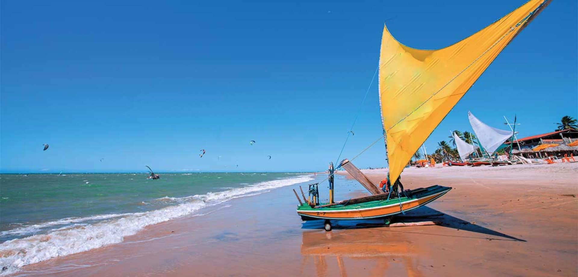 Pequeno barco de pescadores em Cumbuco