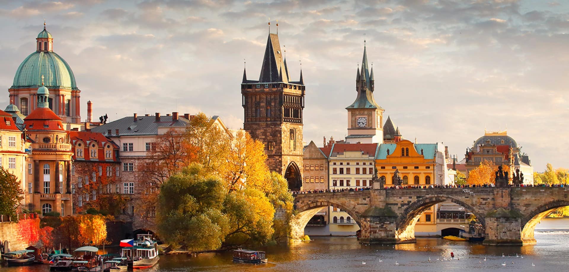 Republica tcheca praga rio vltava e ponte carlos