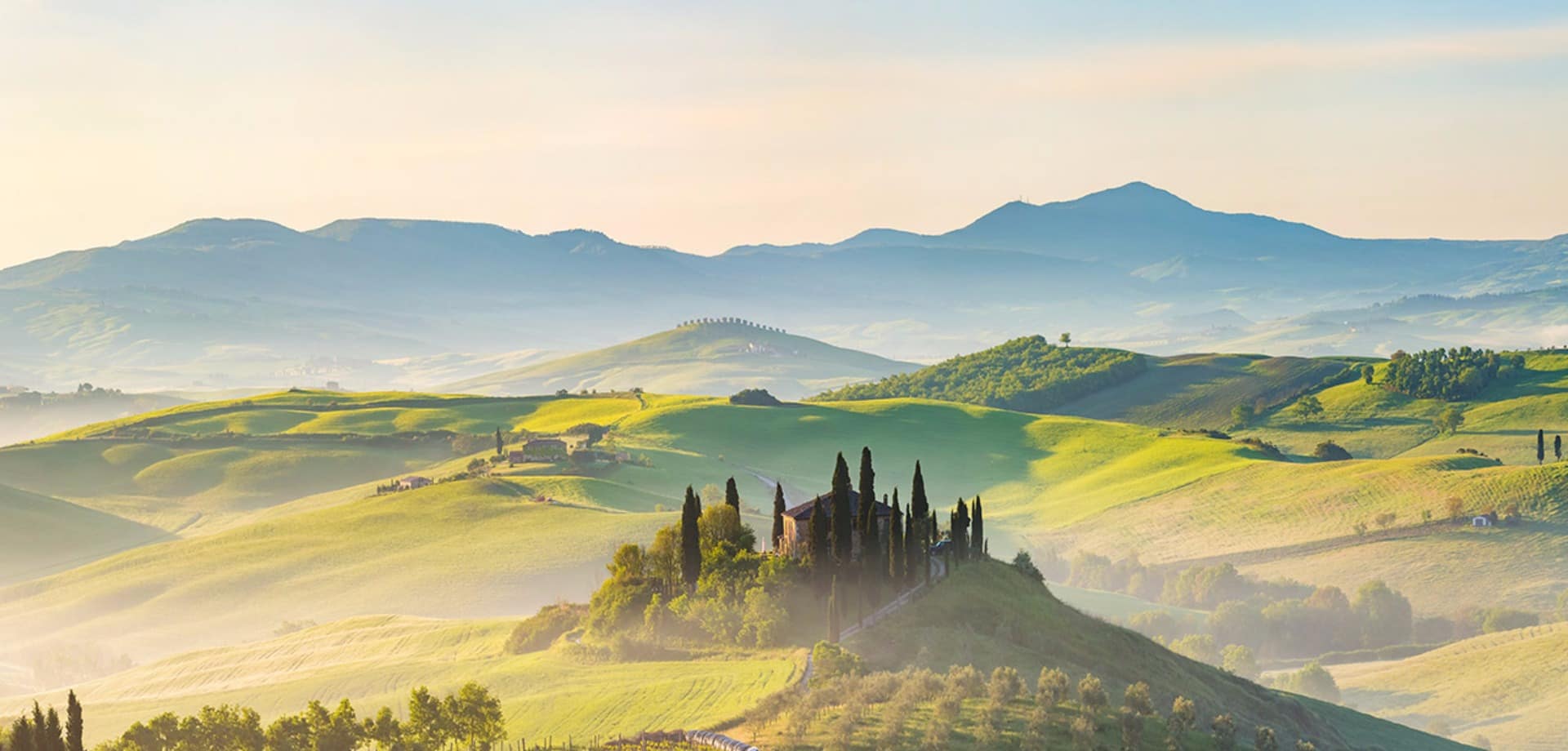 Shutterstock italia toscana paisagem com neblina