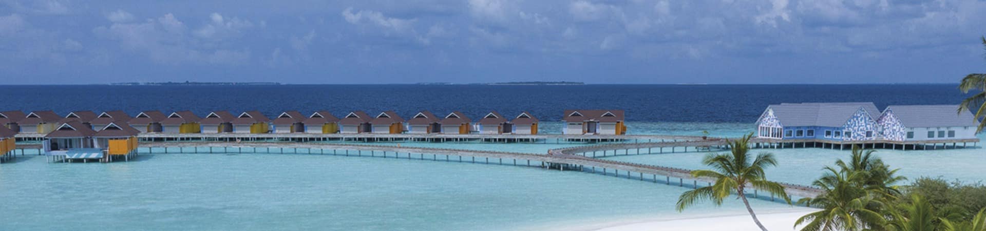 The standard Huruvalhi Maldives Vista Praia