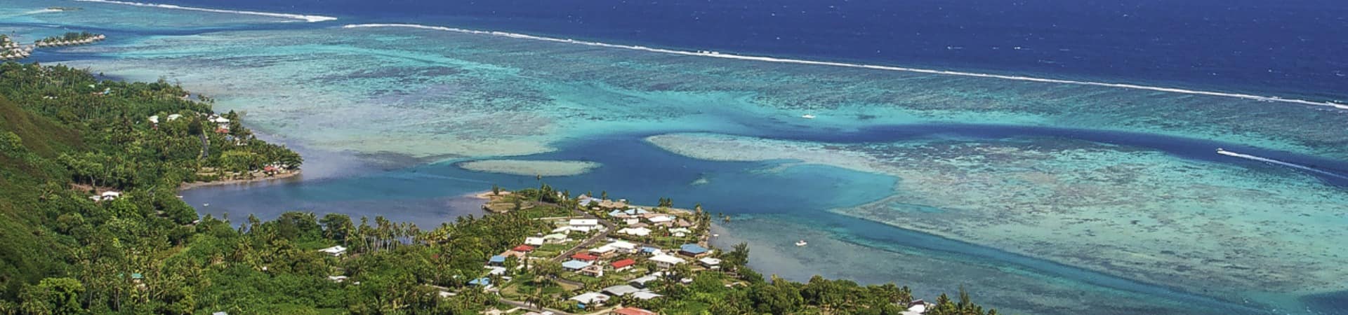 Vista aérea Opunohu Bay destino Papeete Tahiti Polinésia Francesa
