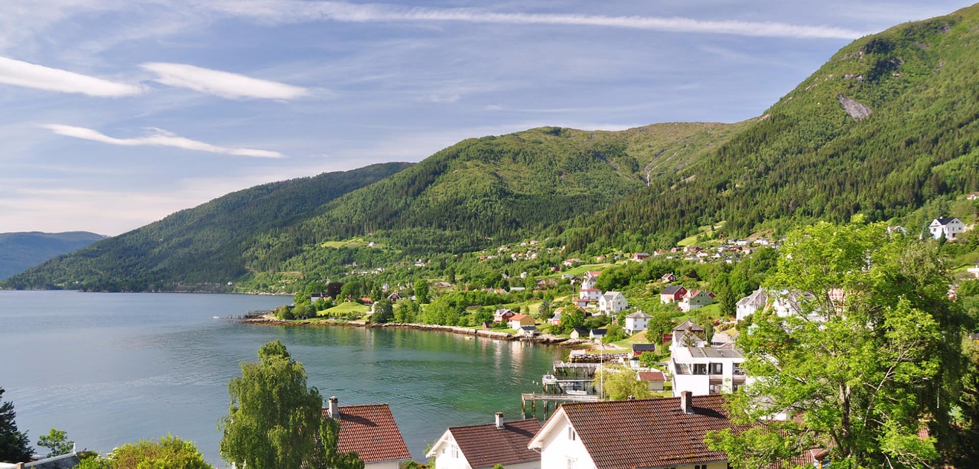 Vista da vila de Balestrand, Noruega