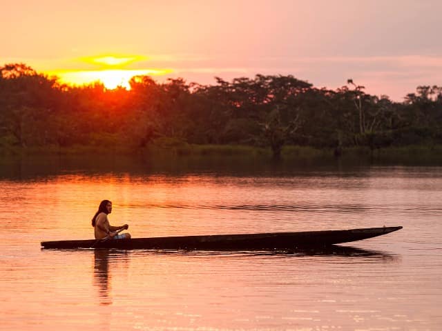 Amazonia indio barco