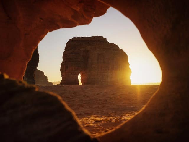 Arabia saudita elephant rock alula shutterstock