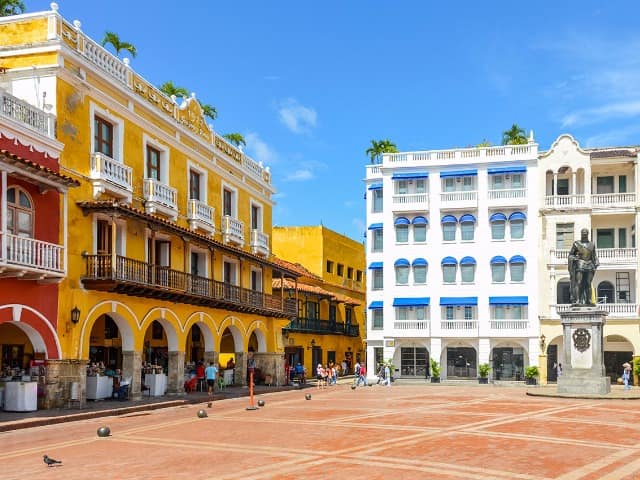 Arquitetura colonial colorida em cartagena colombia