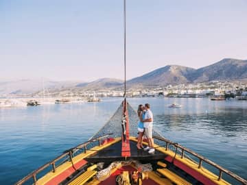 Atividades Grécia casal apaixonado lua de mel velejando