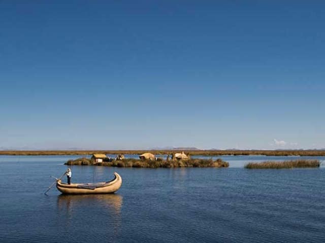 Canoa no Lago Titicaca, Peru