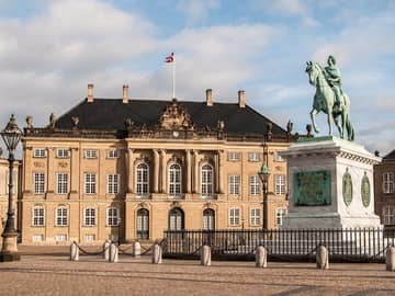 Estátua de Frederick V junto ao Palácio de Amalienborg.