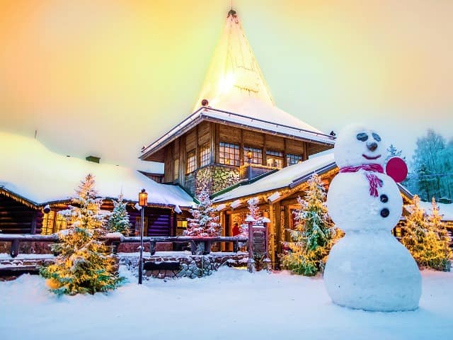 Finlandia rovaniemi boneco neve luz natal