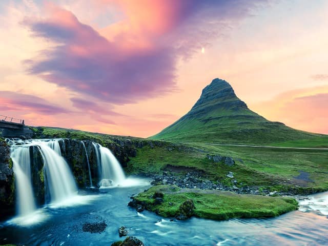 Islandia amanhecer em kirkjufellsfoss waterfall kirkjufell volkano