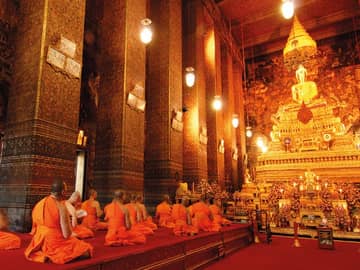 Monges wat pho temple bangkok