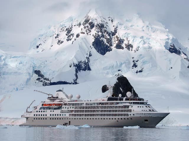 Silversea silver wind antartica ancorado