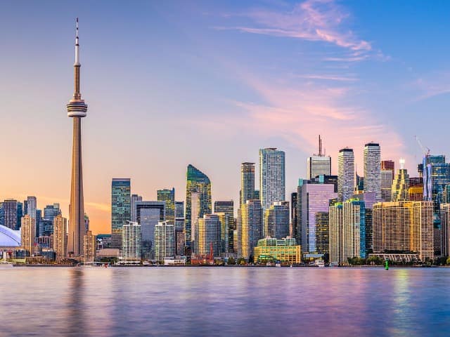 Toronto ontario canada paisagem urbana no lago huron ao anoitecer