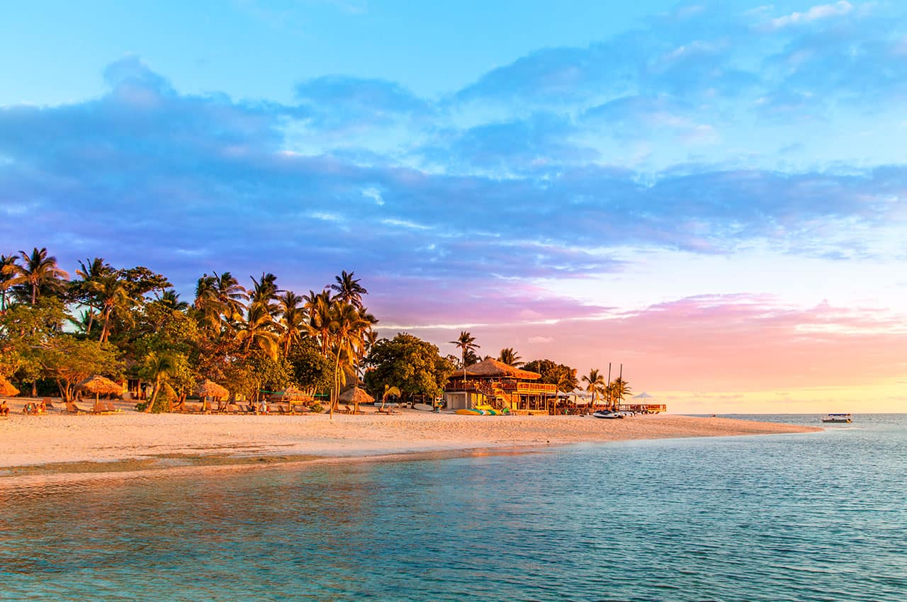 Fijian sunset the magical mamanuca islands in fiji are just stunning