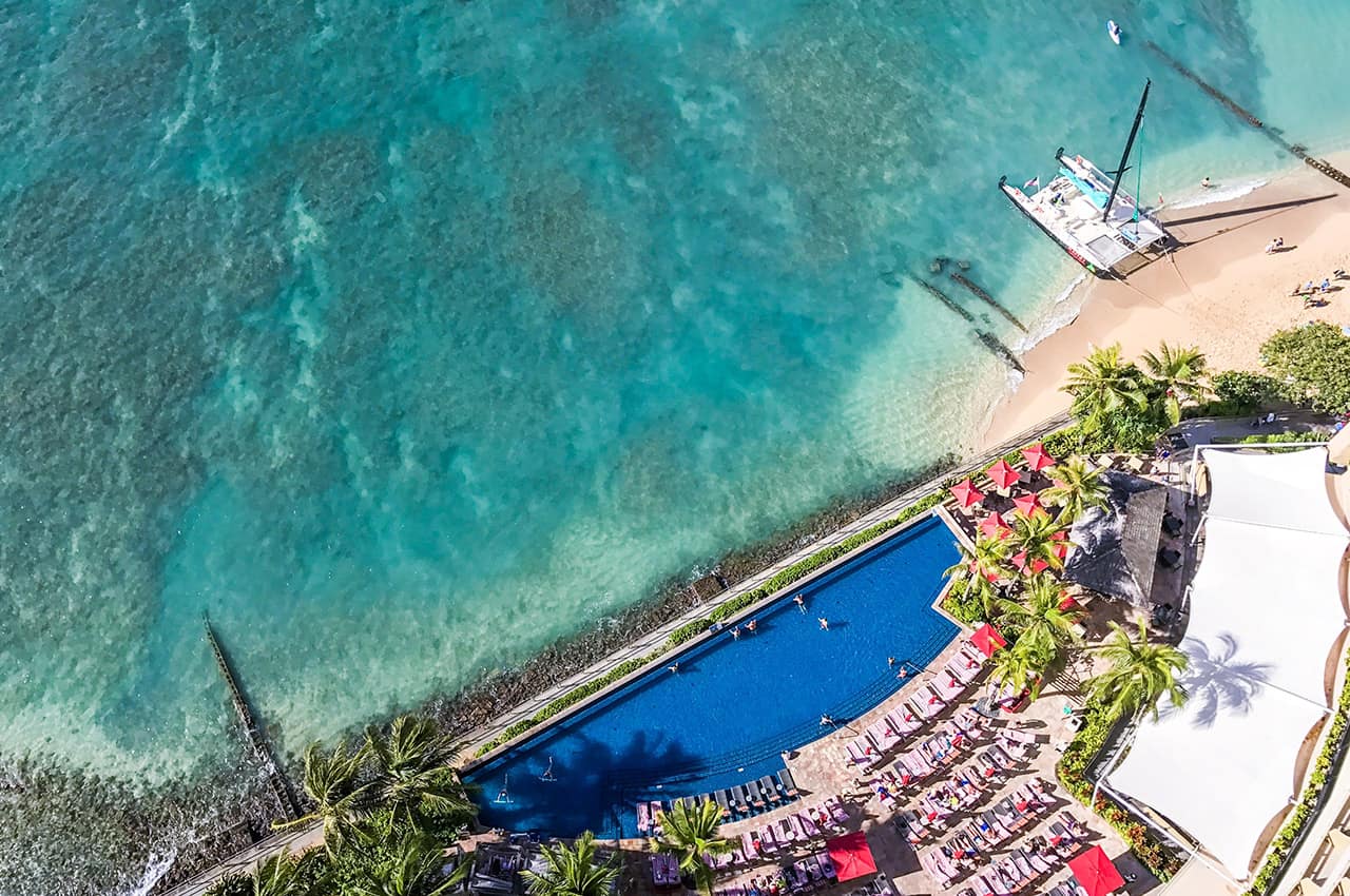 Vista aére da praia de Waikiki - Honolulu, Havaí.