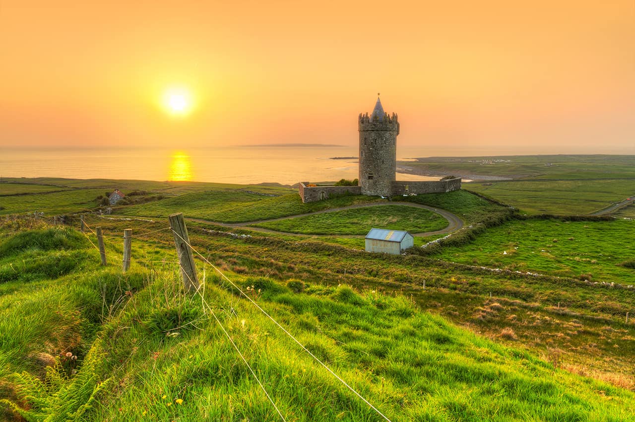 Irlanda castelo doonagore pordosol