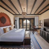 Qasr al sarab desert resort deluxe balcony quarto