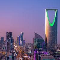 Arabia saudita vista de riade por do sol shutterstock