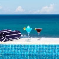 Maitei hotel arraial d ajuda piscina drinks