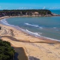 Ponta da juacema bahia caraiva vista oceano areia