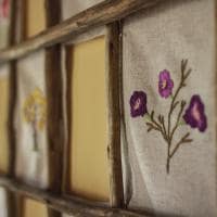 Pousada trijuncao quarto premium detalhe bordado