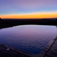 To korubo serras gerais piscina entardecer