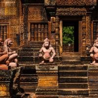 Camboja siemreap banteaysrei templo estatuas