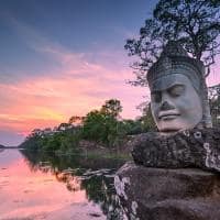 Escultura no exterior de Angkor Wat
