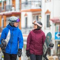 Canada tremblant casal caminhando