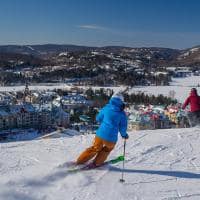 Canada tremblant esquiadores juntos