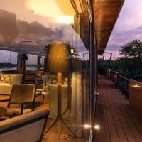 Aqua expeditions ariaamazon top deck lounge e varanda