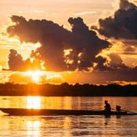 Aqua expeditions peru amazonia canoa