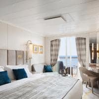 Crystal cruises double guest room with veranda quarto