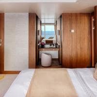 Crystal cruises symphony crystal penthouse suite quarto