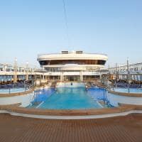 Ncl norwegean star pool deck