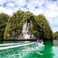 Ponant laustral indonesia tritob bay