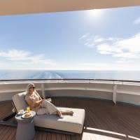 Regent seven seas seven seas grandeur grandeur signature suite mulher