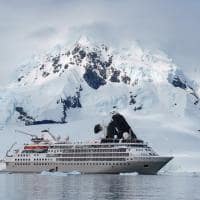 Silversea silver wind antartica ancorado