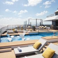 The ritz carlton yatch navio evrima piscina