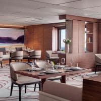 The ritz carlton yatch navio evrima sala jantar