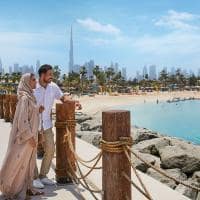 Emirados arabes dubai casal skyline