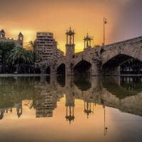 Puente del Mar, uma ponte de pedestres muito antiga e charmosa no centro de Valencia