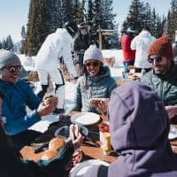 Estados unidos vail resorts vail amigos comendo