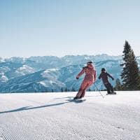 Vail resorts Beaver Creek esquiadores em top of centennial com vista gore range bianca germain