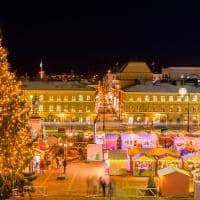 Mercado de natal na praca do senado helsinque
